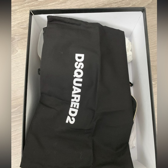 This boots is in very good condition and gently used. - Picture 6 of 7